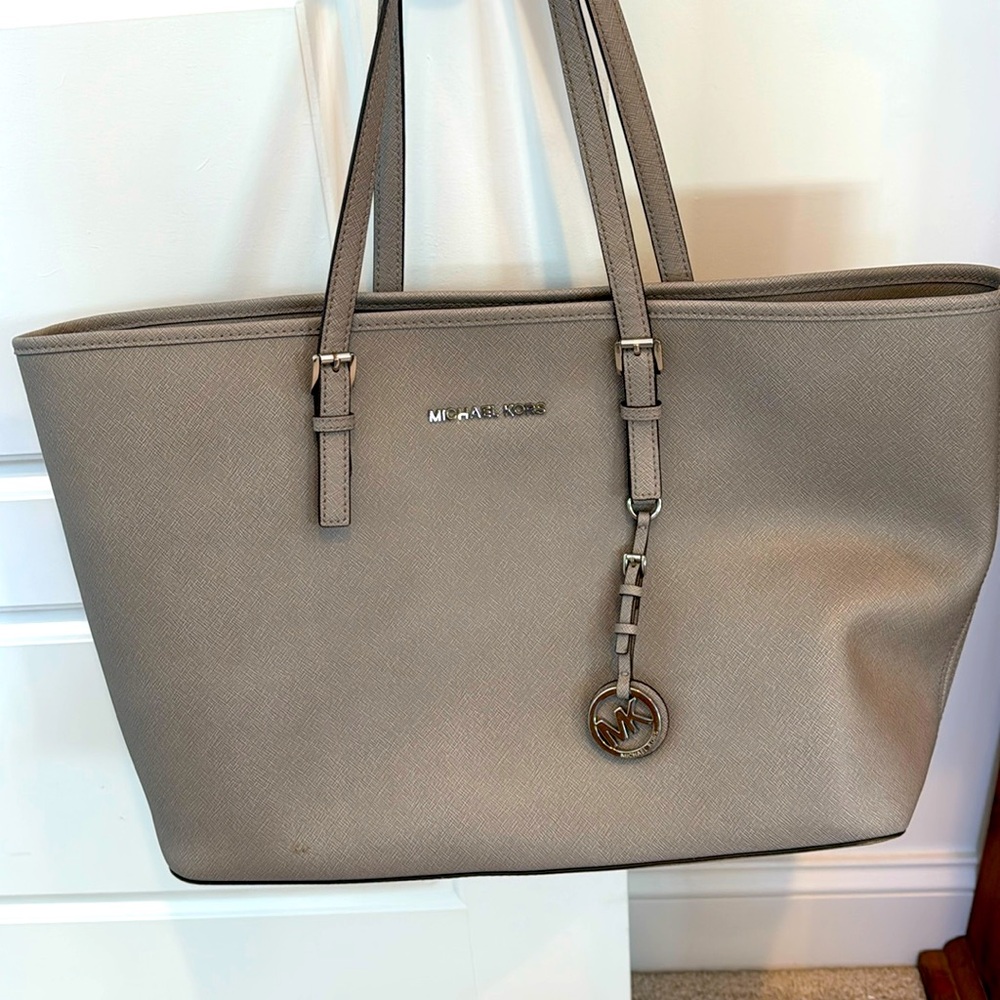 BEAUTIFUL MICHAEL KORS LARGE GREY TOTE